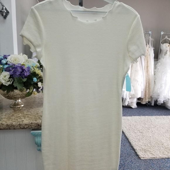 Dresses - Picture 6 of 8